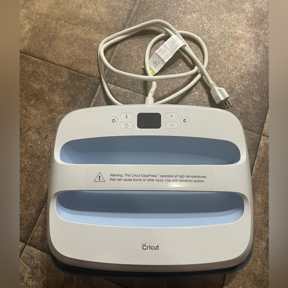 Cricut EasyPress 12x10 - Picture 1 of 1